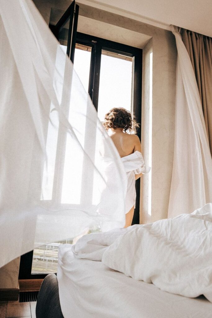 hot bedroom in summer, sleeping in hot weather