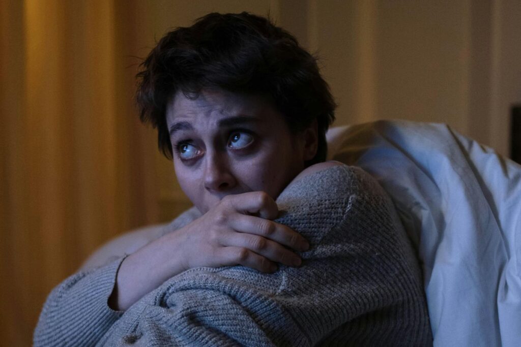 Wake up feeling scared at night in bed